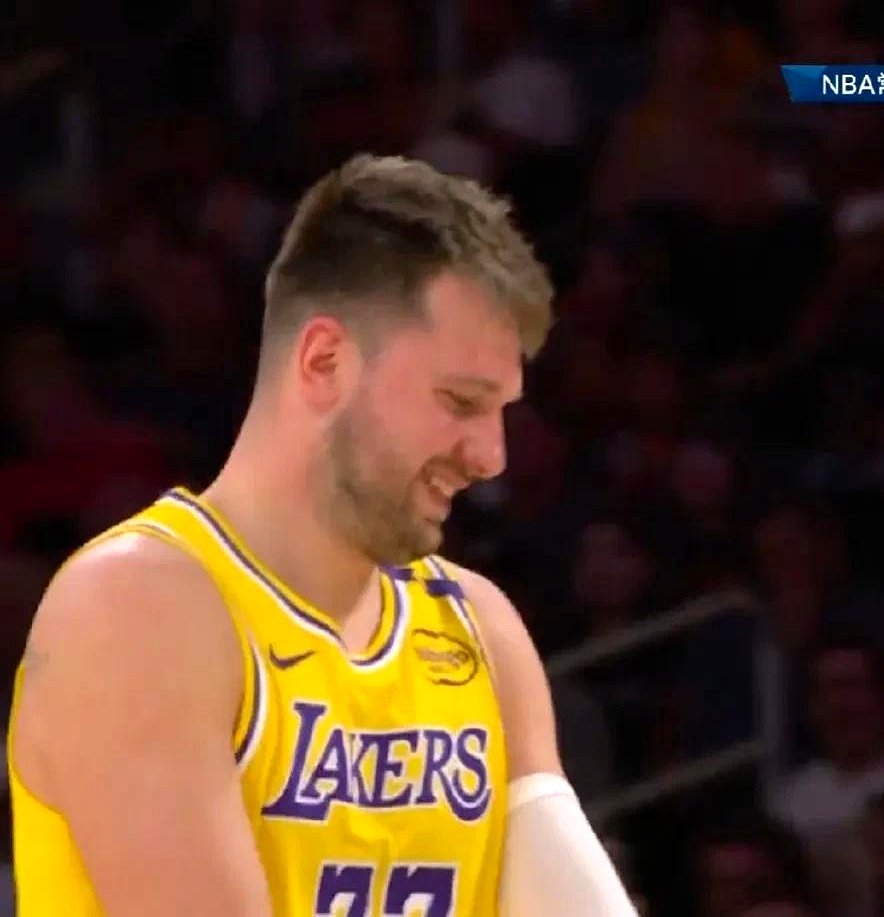 蒂姆在湖人比赛中重返赛场，持续失利引发热议！引发球迷热议